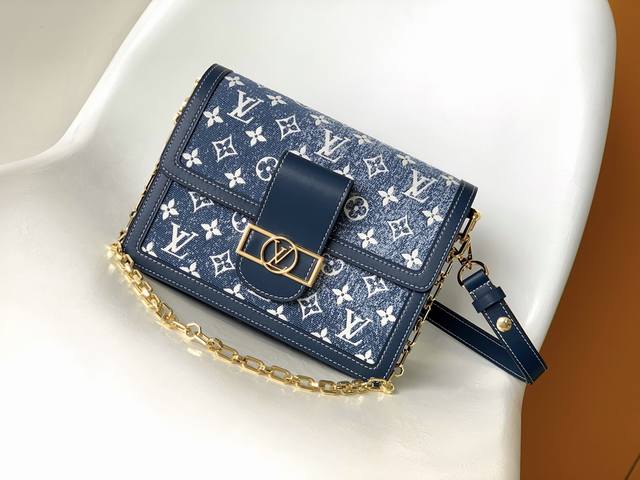 Top Original M59631 The Dauphine Medium Handbag In Denim Blue Is Made Of Classic