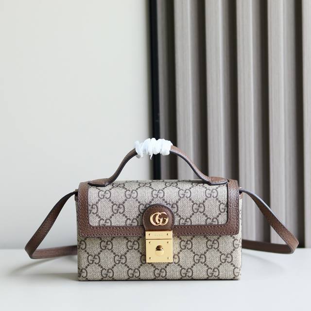 Top Original New Padlock Series Small Shoulder Bag. Inspired By The Brand's Orig