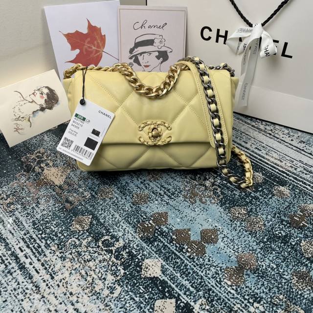 Color: Cream Yellow! Chanel New Model: As1160 Autumn And Winter Large Diamond To