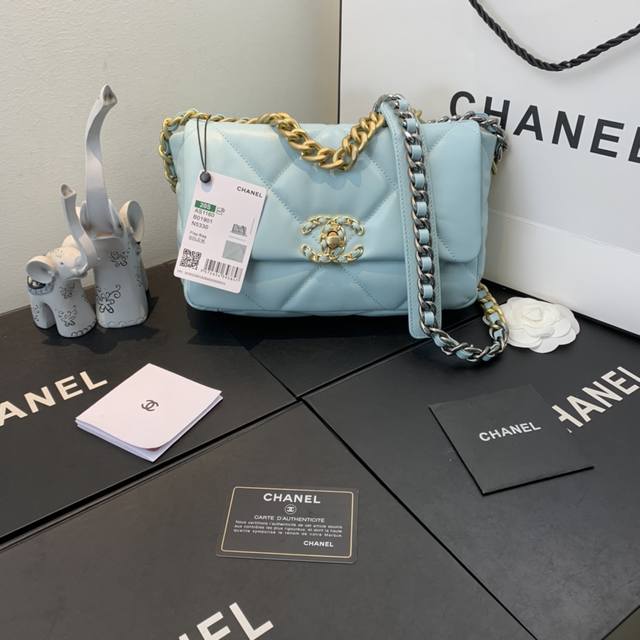 Color: Light Blue! Chanel New Model: As1160 Autumn And Winter Large Diamond Tofu