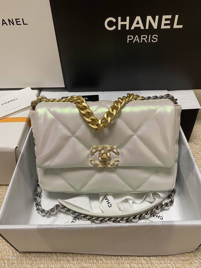 Spot 1160/1161 Magic Pearl White Fashionable And Noble, 19 Chain Crossbody Bags,