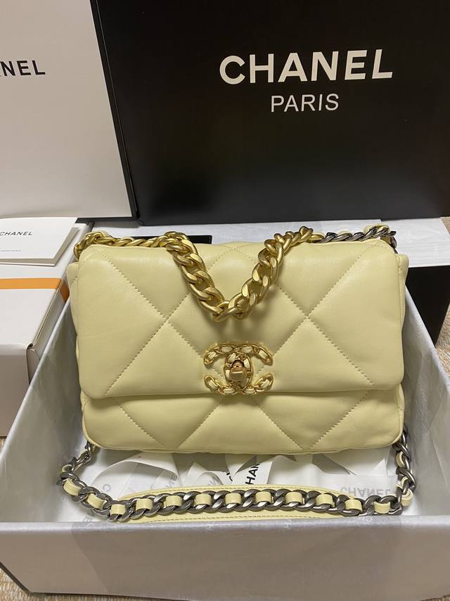In Stock 1160/1161 Light Yellow Fashionable And Noble, 19 Chain Crossbody Bags,