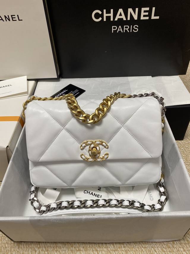 Spot 1160/1161 Pure White Fashionable And Noble, 19 Chain Crossbody Bags, Large
