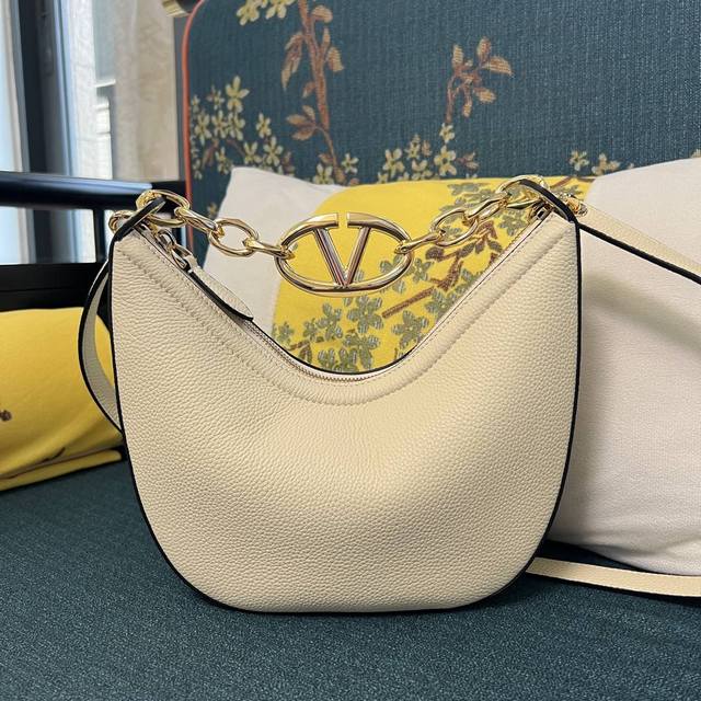 Mini Model:2085A Pebble D Garavani Vlogo Moon Mini Chain Hobo Bag In Leather Wit