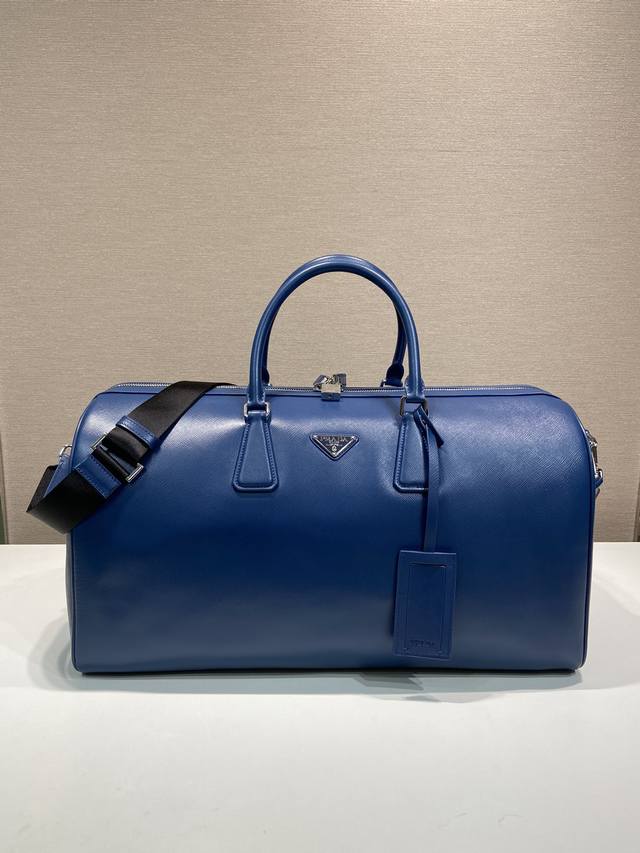 New Travel Bag 2Vc018 New Color This Elegant Travel Bag Is Made Of Saffiano Leat