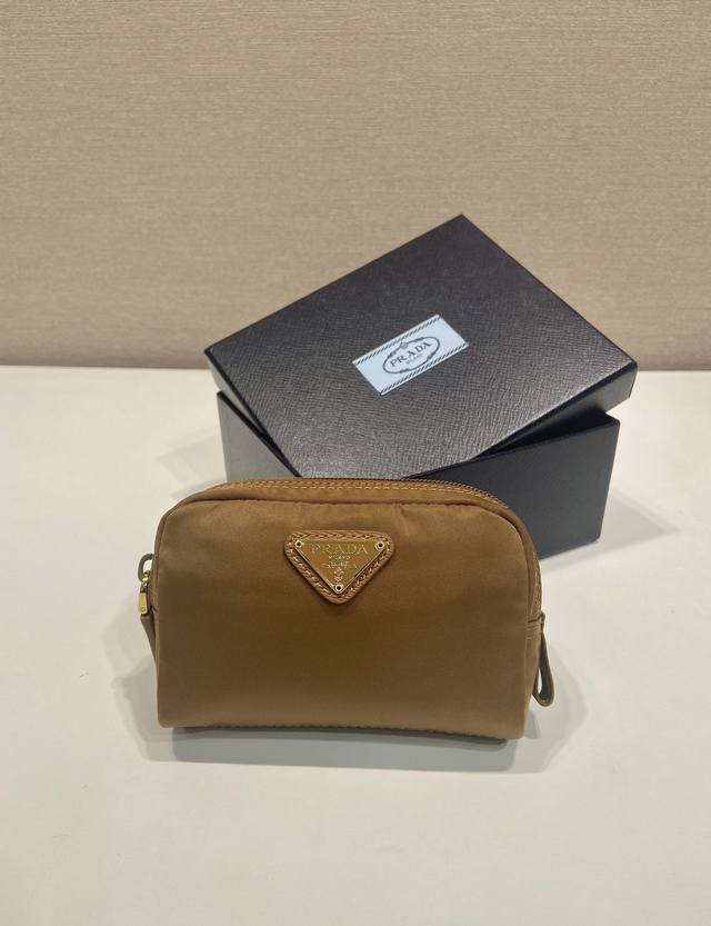 Small Clutch 1Na339 New Color This Clutch Is Made Of Innovative Prada Re-Nylon.