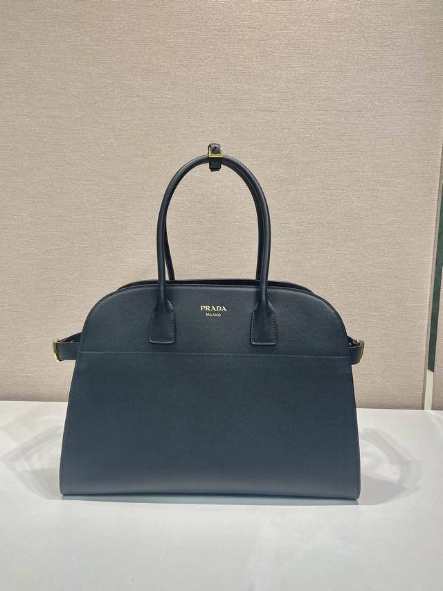 New Tote Bag 1Bg508 New Product This Tote Bag Has A Crisp Silhouette, Exuding A