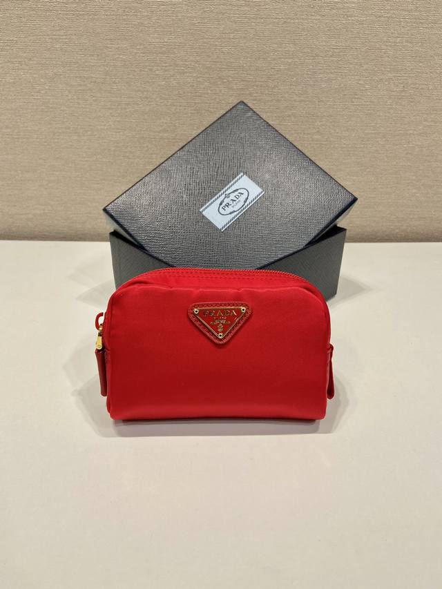 Small Clutch With Box 1Na339 K Gold New Product This Clutch Is Made Of Innovativ