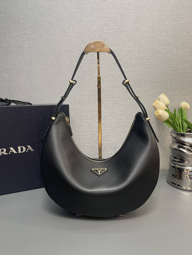 Top Original Large Moon Handbag 1Bc212 The Design Of The Large Shoulder Bag Is I