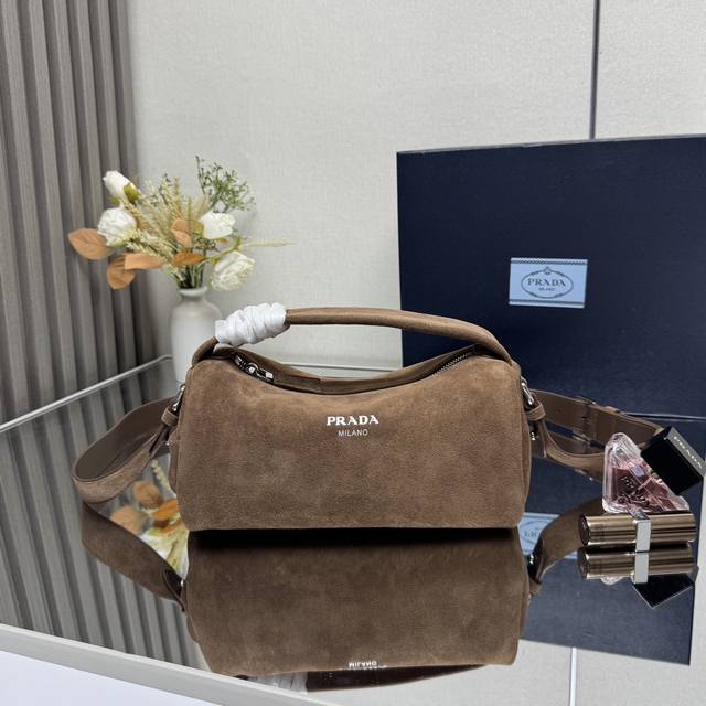 Top Original New Boston 2Vh188 Suede This Boston Handbag Is Stylish And Compact,
