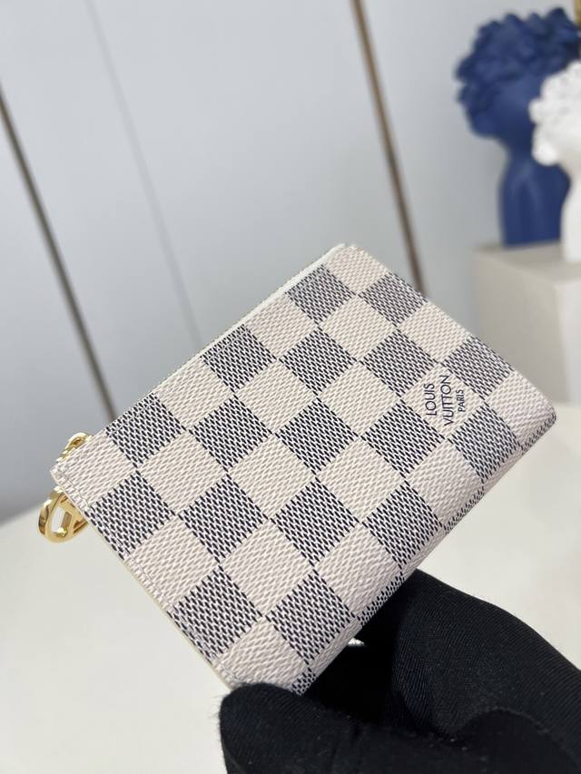 Factory Price P Top Original M00133 White Check This Lisa Wallet Is Made Of Mono