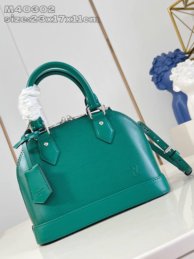 Factory Price P Top Original M40302 Green As One Of Louis Vuitton's Iconic Desig