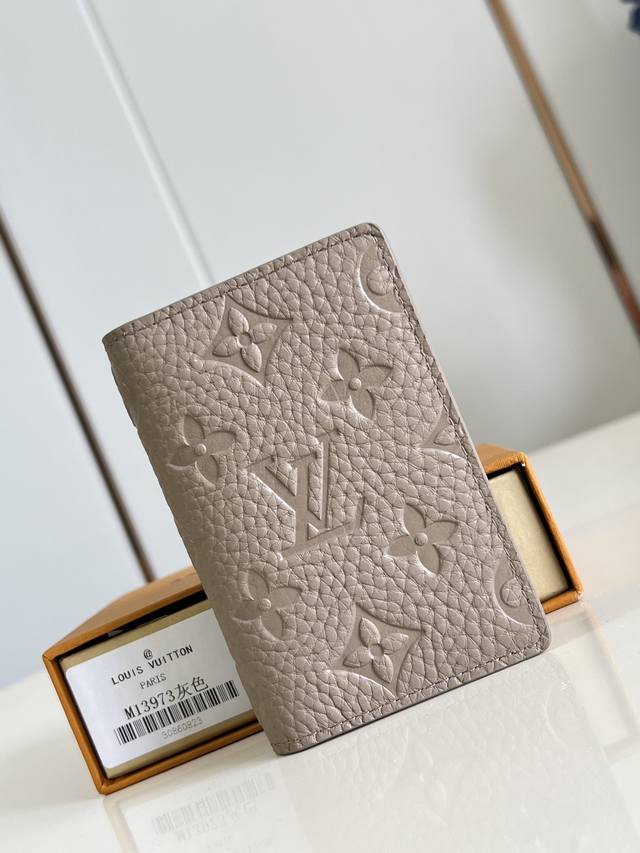 Factory Price P Top Original M13973 Grey This Pocket Wallet Is Made Of Grained T