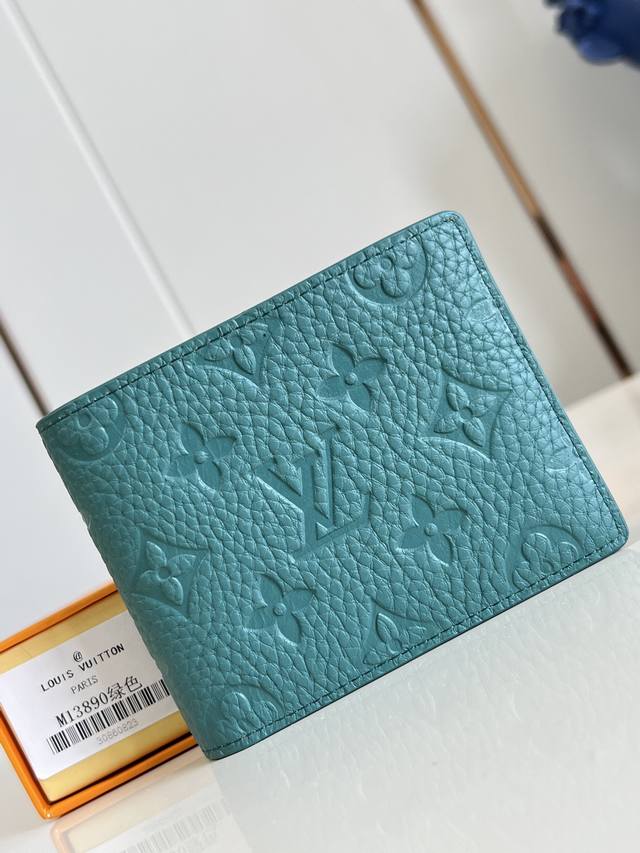 Factory Price P Top Original M13890 Green This Multiple Wallet Is Made Of Graine