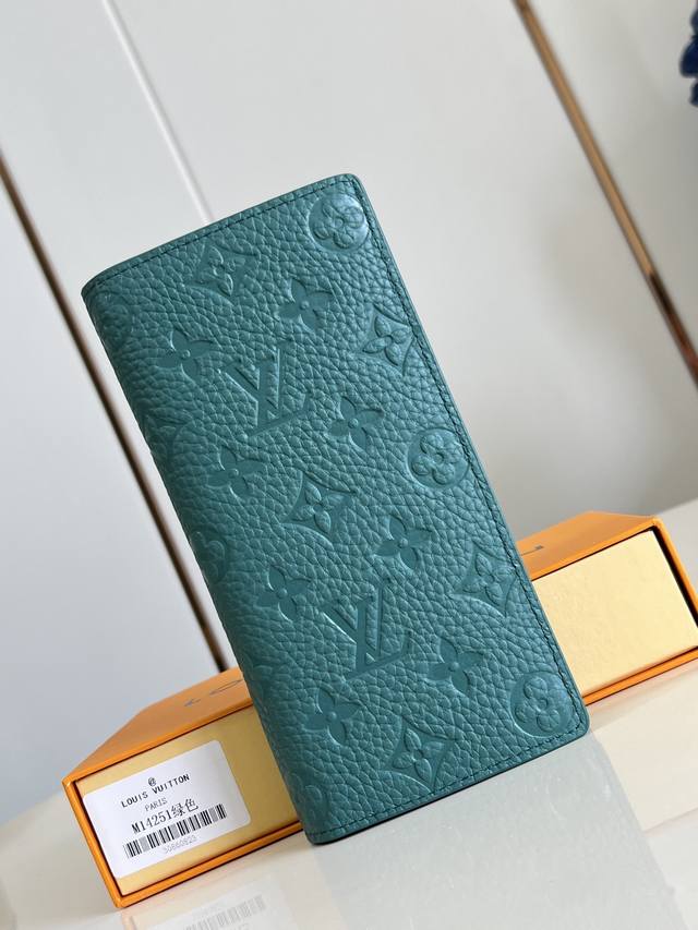 Factory Price P Top Original M14251 Green Made From The New Iconic Monogram Ecli
