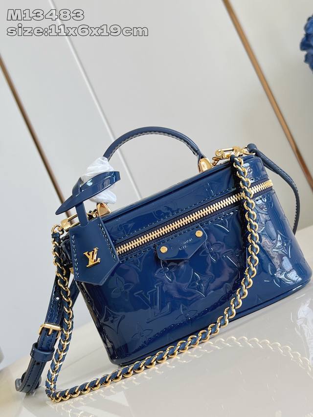Factory Price P Top Original M13483 Dark Blue Vanity Chain Pouch Draws Inspirati