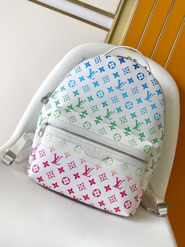 163C01 Chip Top Original M14184 M12780 Green Discovery Small Backpack Is Made Of