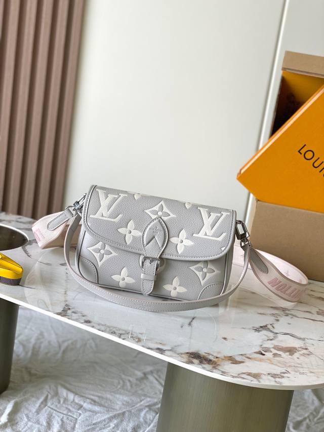 Special Grade Mb Original Leather This Diane Handbag Model: M14214 Taro Cream Co