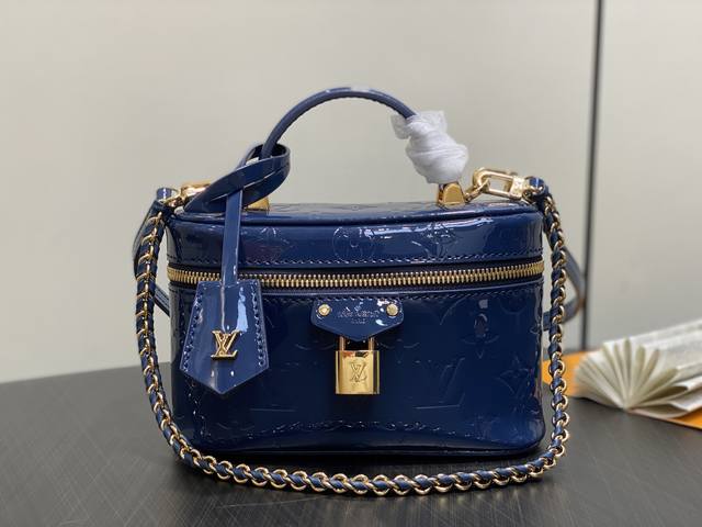 Original Boutique M13483 Blue Patent Leather Embossed Chain Bag Cosmetic Bag Van