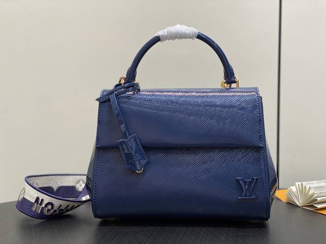 Original Boutique M59134 Blue Patent Leather Ripple Handbag Series Cluny Bb Hand