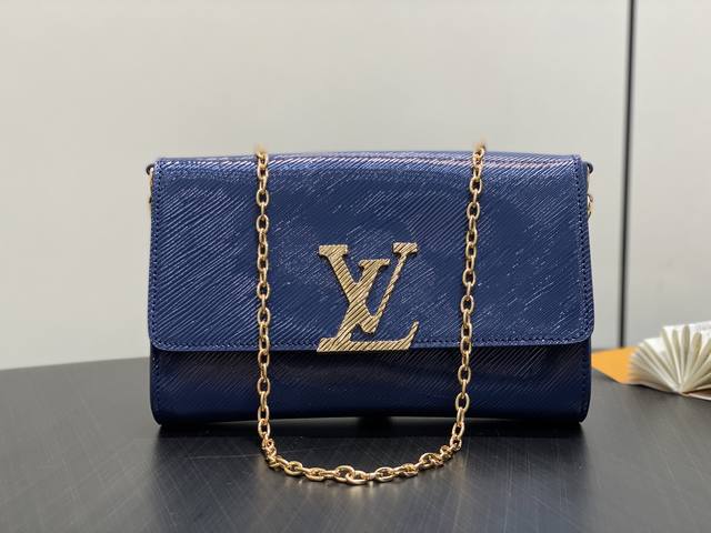 Original Boutiquem13165Blue Patent Leather Water Ripple Chain Bagsbwpochette Lou