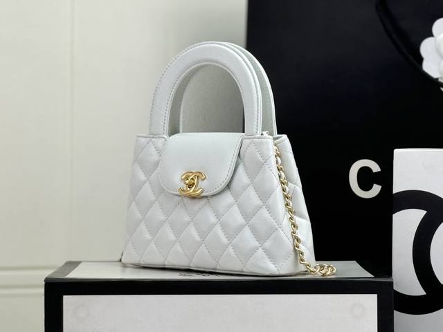 25C Kelly Handle Bag Fashion Is A Cycle. The Popular Vintage Kelly Is Redesigned