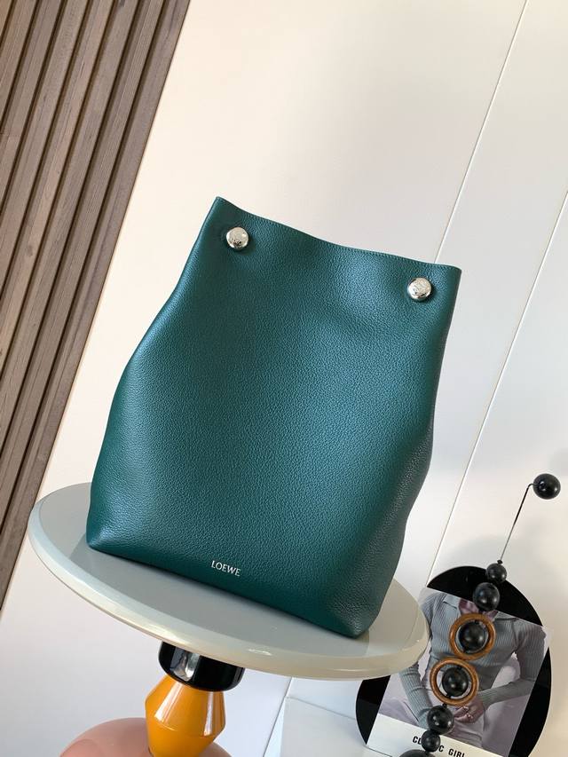 New Soft Grained Cow Leather Pebble Hobo Handbag Show Model Pebble Hobo Is A Sim