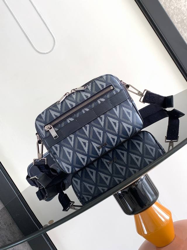This Practical And Compact Safari Messenger Bag Is Easy To Carry For Everyday Us