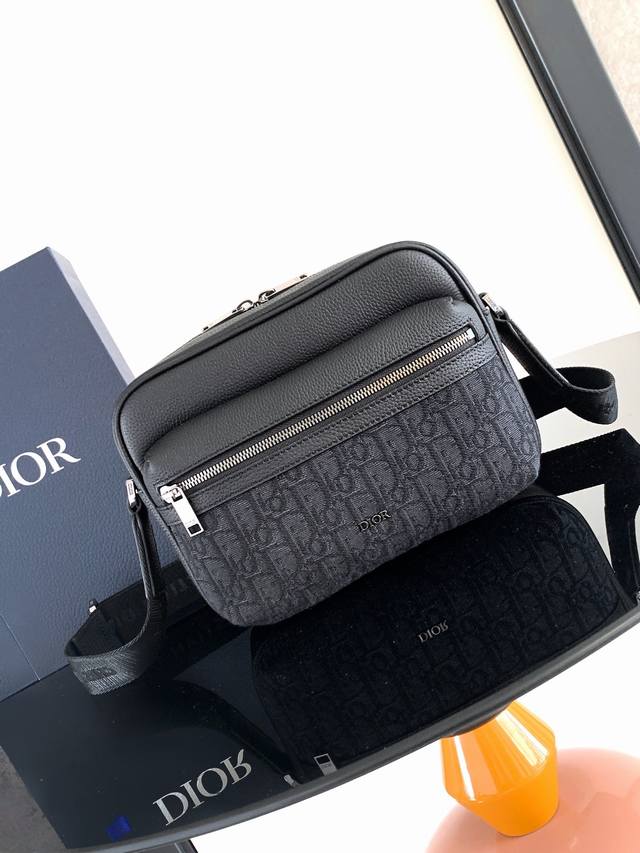 Practical And Sophisticated, The Rider 2.0 Zip Messenger Bag Is The Perfect Piec