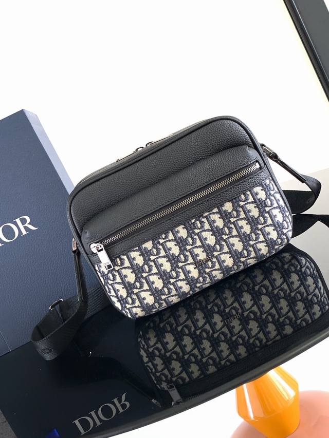 Practical And Sophisticated, The Rider 2.0 Zip Messenger Bag Is The Perfect Piec