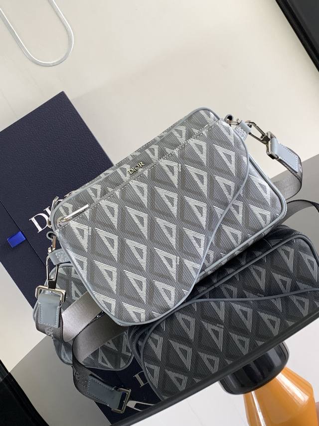 This Three-Piece Saddle Bag Is A Striking And Versatile Design. Crafted In Dior