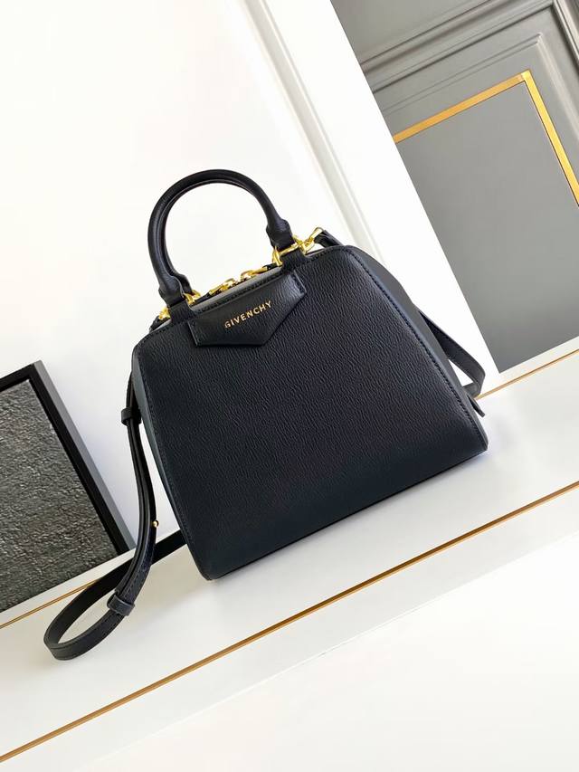 Givenc*Y Early Autumn's Latest Anyigona Cube Handbag, All-Steel Hardware, Origin