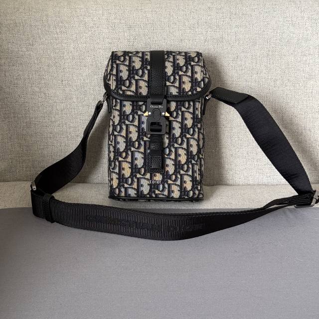 This Vertical Flap Messenger Bag Is A New Product In The 2025 Summer Men's Colle