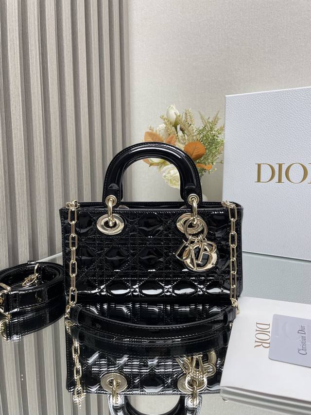 Genuine, High Version Horizontal Version Lady Diana Bag Patent Leather Black Gol