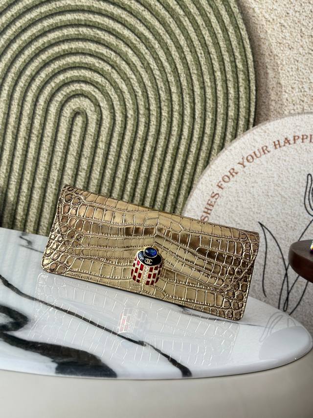 Original Leather Used Crocodile Pattern Chanel Most Classic Hand-Held Evening Ba