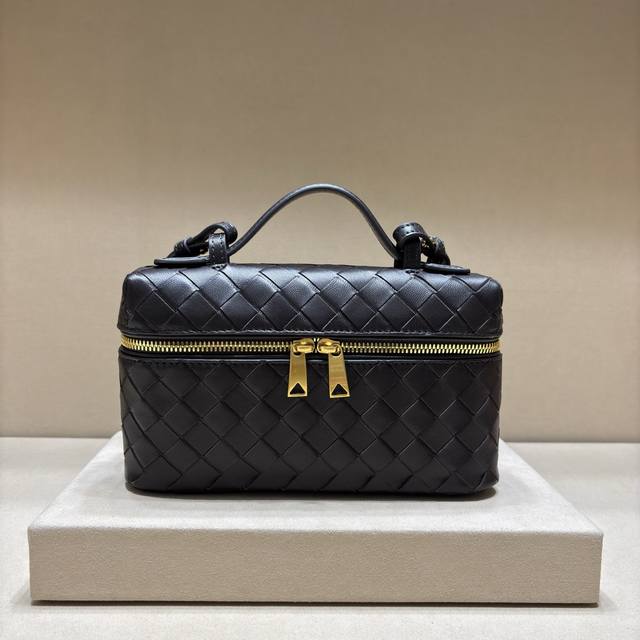Genuine Spring And Summer Braided Zipper Crossbody Bag A Crossbody Bag That Can