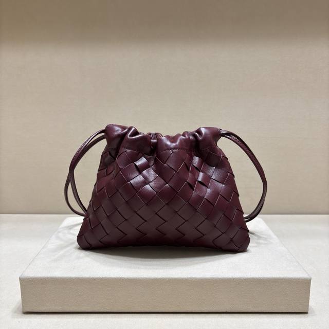 Authentic The New Xiaofu Bag Has Been A Fashionable Item For Every Girl In Recen