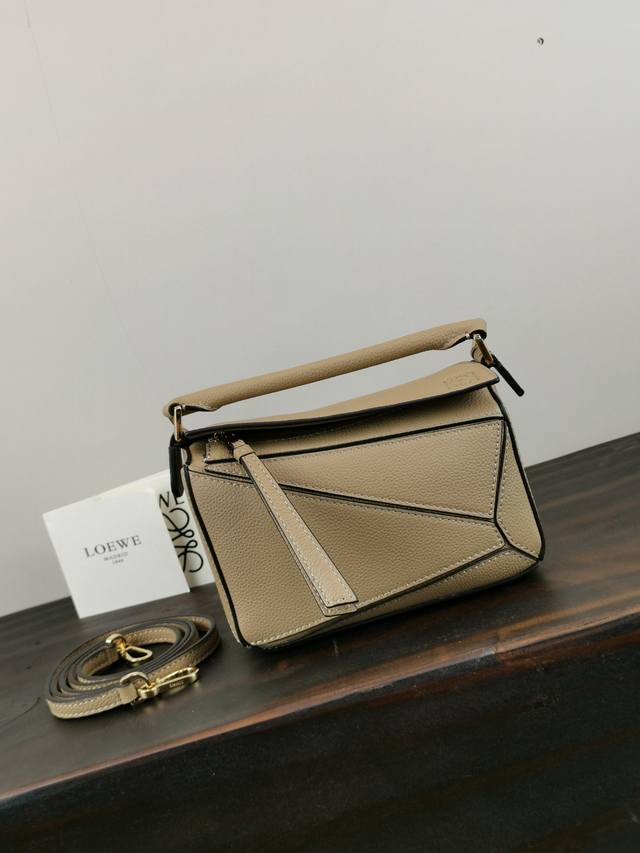 Original Leather Sand Color Mini Low Puzzle Model 3000 Mini Size: 18*12.5*8Cm Th
