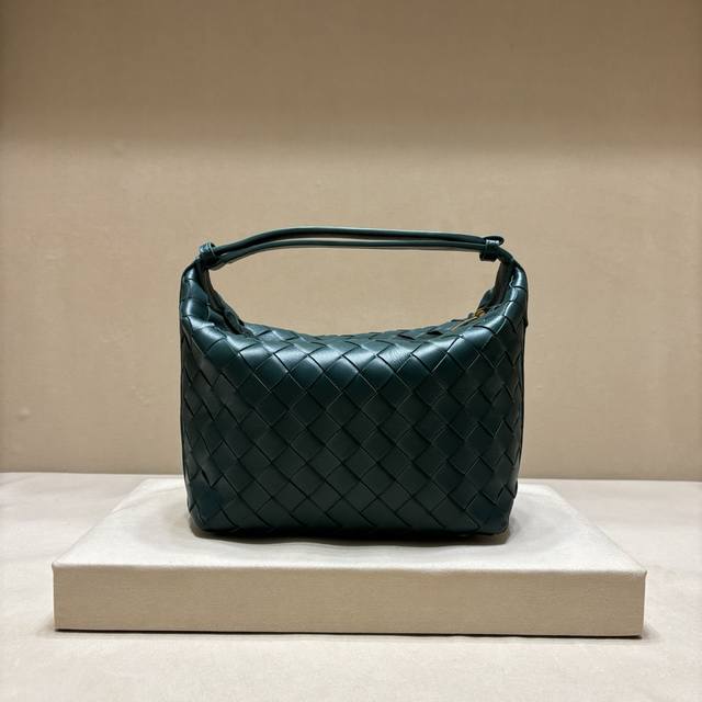 Original Leather Shoulder Bag, A Lunch Box Bag That You Can Carry With You. Made