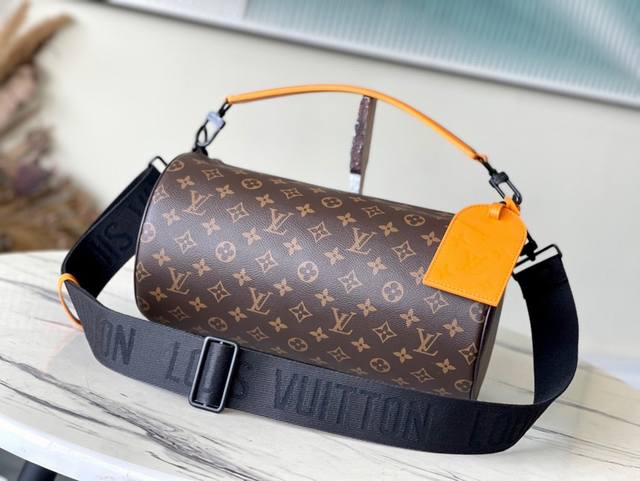 Top Original M46691 Yellow Leather This Soft Polochon Handbag Combines Monogram