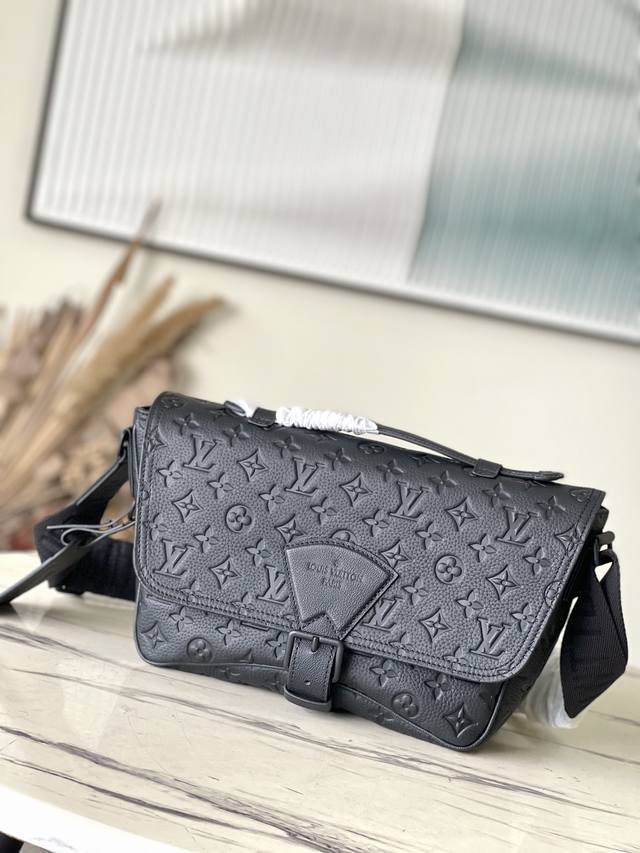 Top Layer Leather Top Original M46685 Full Leather Montsouris Messenger Bag Is M