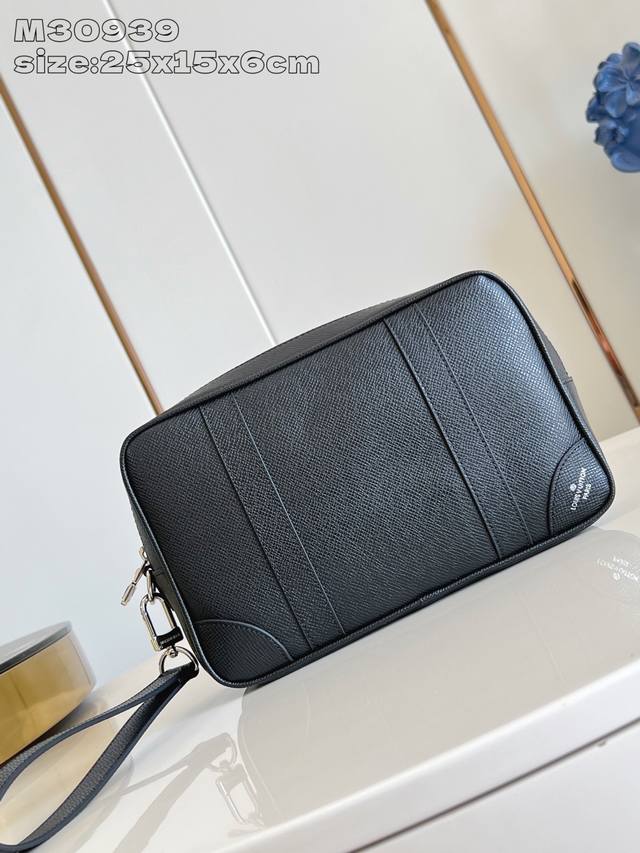 Top Original M30939 Pochette Kasai Handbag The Spacious Zipper Opening, Rich Int