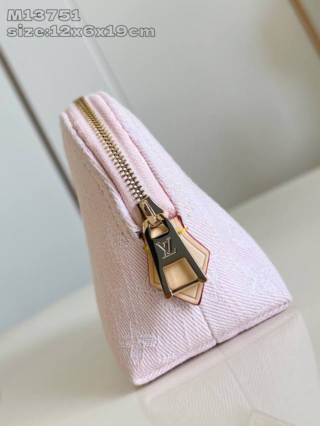 Top Original M13751 This Cosmetic Bag Is Made Of Monogram Denim Cotton To Create