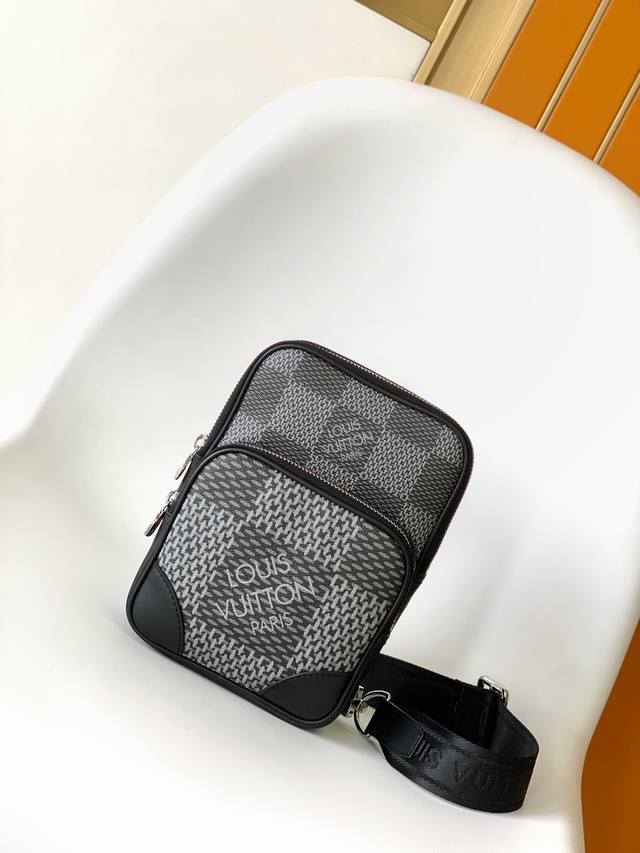 Overseas Top Original N50012 N7 Black Grid Nano Amazon Messenger Bag Is Made Of