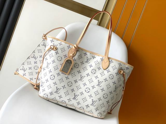 Adjustedpricetop Originalm 5White Neverfull Mm Bag This Spacious Neverfull Mm Is