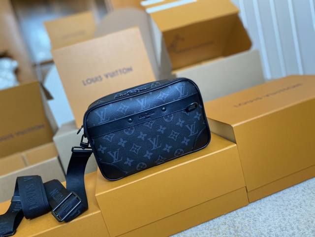 Top Original M46955 Black Flower This Apha Messenger Bag Is Made Of Monogram Ecl