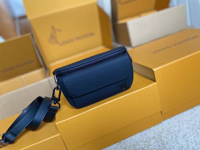 Top Original M83563 Black This Pilot Mini Handbag Is Made Of Grained Cowhide Lea