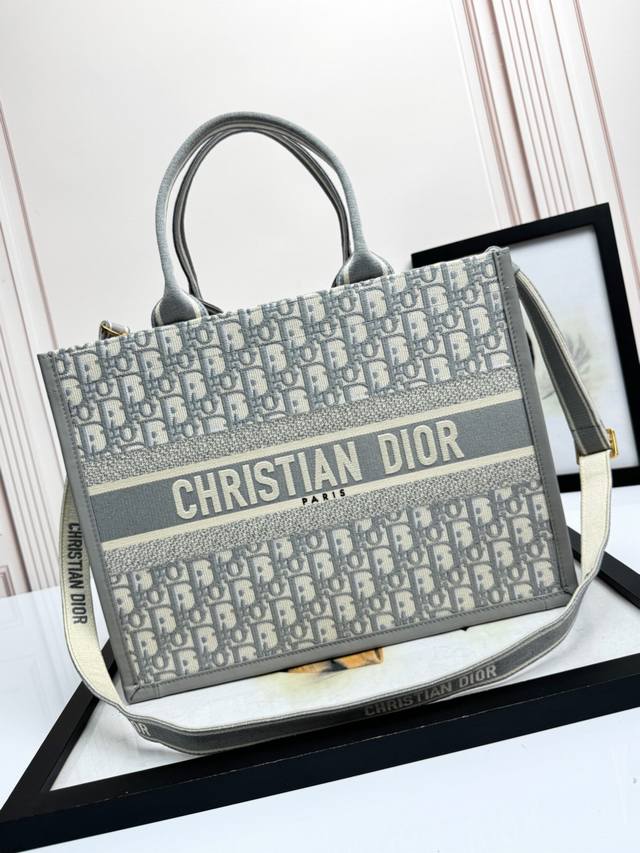 Top Original Order With Full Packaging Embroidered Cowhide Gray D Medium Top Ver