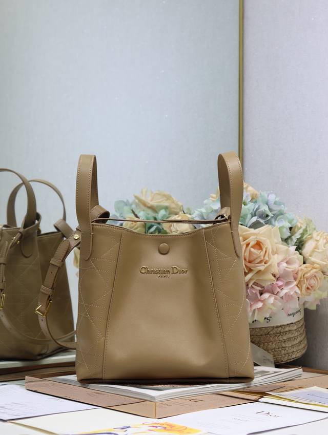 Top Original Single With Full Packaging #Medium Signature Bucket Bag Handbag Dar