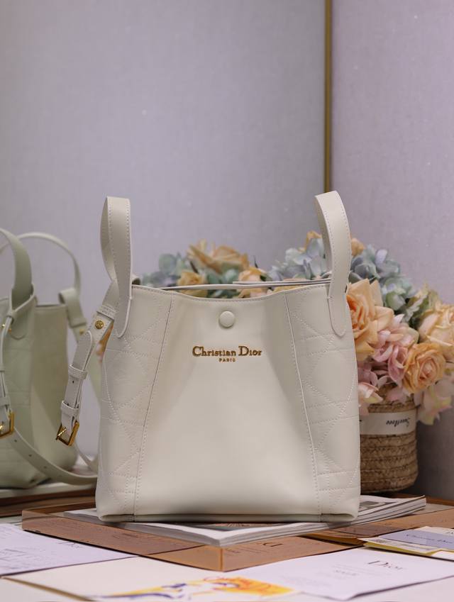 Top Original Single With Full Packaging #Medium Signature Bucket Bag Handbag Whi